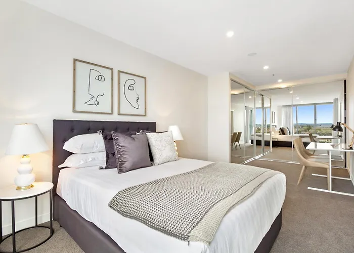 Stylish 1-Bed Apartment With Balcony, Sauna & Gym